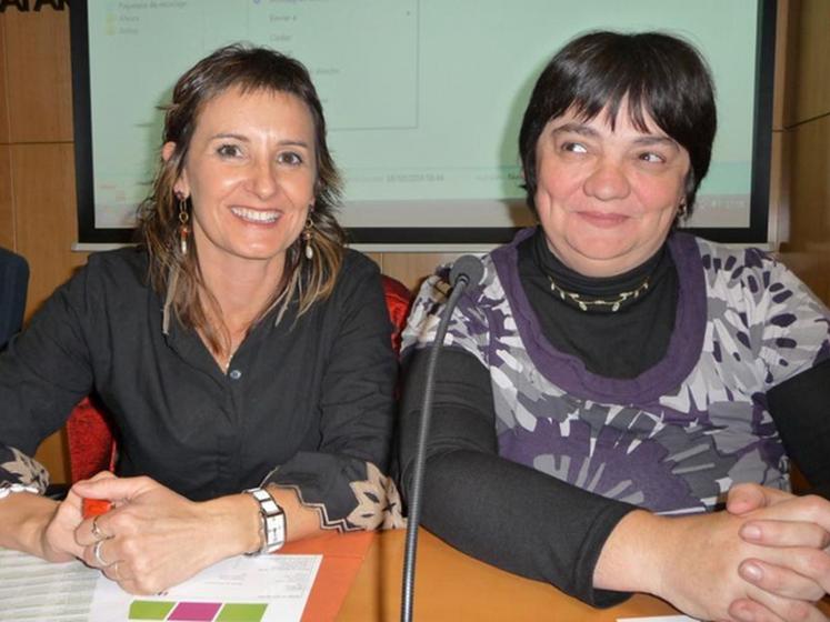 file-Sylvie Lafourcade, présidente de la commission agricultrices de la FRSEA Aquitaine (à  droite), a expliqué le contenu de cette enquête à  son homologue espagnole, Miren Sanz, présidente de l'association AMUR.
