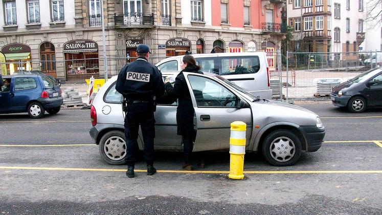 file-Pour chaque sortie de votre domicile, vous devez vous munir d’une attestation de déplacement dérogatoire.