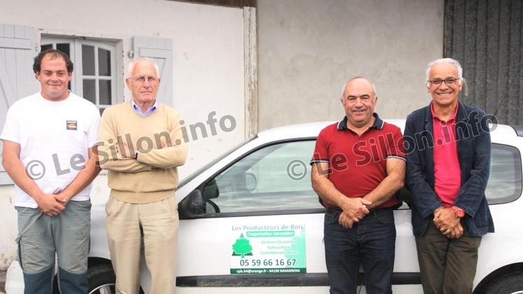 file-Jean-Louis Boncheau, Jean-Marie Lavie-Cambot et Jacques Chalier (de droite à gauche), ici en compagnie d’un de leurs techniciens Hugo Rebuffo, ont redonné vie à la Coopérative des producteurs de bois.