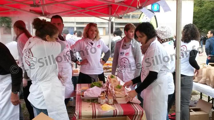 file-Les 300 repas proposés par les JA d'Aquitaine ont vite trouvé acquéreurs.