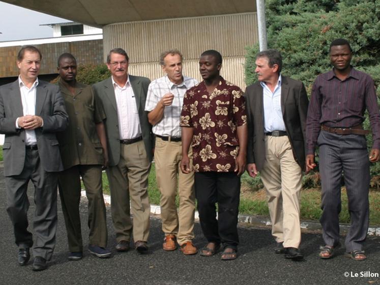 file-En présence de Claude Lacadée, les responsables du groupe Euralis (Christian Pèes, Gaby Castay , Dominique Tressens) ont reçu leurs homologues de la coopérative maisicole du Borgou, le 7 octobre dernier à  Lescar.