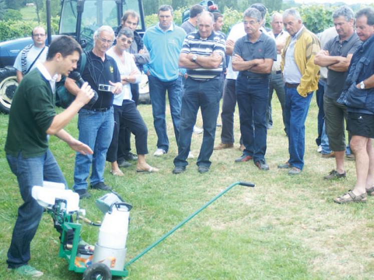 file-Le souci des viticulteurs landais d'utiliser des techniques plus respectueuses de l'environnement est constant, en témoigne le succès de la journée de démonstration organisée à  Saint-Loubouer.