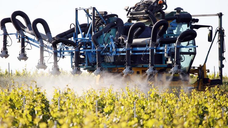 file-Le glyphosate est aujourd’hui nécessaire pour tous les céréaliers conventionnels. Les agriculteurs ne disposent pas, à l’heure actuelle, de solutions alternatives concrètes à son utilisation.