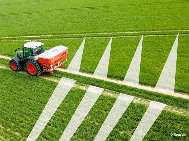 file-Malgré les réglages automatisés de l'épandeur en fonction du type d'engrais, les réglages manuels de la hauteur de l'appareil  et de la longueur de la barre de poussée demeurent un préalable. Â© Réussir
