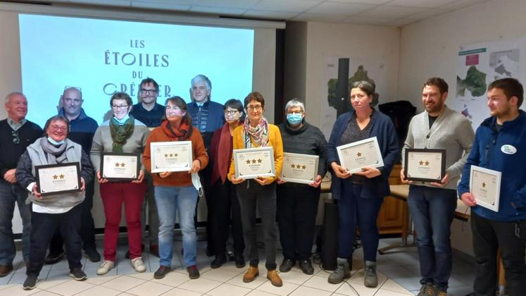 file-Des étoiles ont été attribuées aux trois premiers de chaque catégorie, trois pour l’or, deux pour l’argent et une pour le bronze.