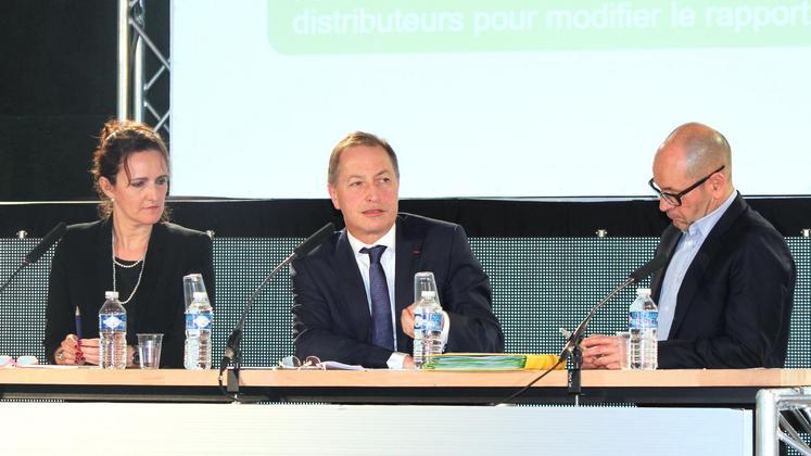 file-«Coopérative oui mais au service de qui?» tel était l’intitulé de ce débat qui a permis d’évoquer les missions de la coopération, ses spécificités organisationnelles, son mode de gouvernance…