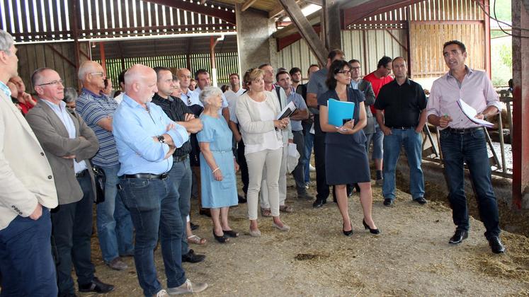 file-Le président Bernard Layre a salué l’action des responsables de la section bovine de la FDSEA et de la chambre d’agriculture en faveur de la promotion de l’élevage départemental.