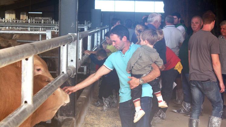 file-Les agriculteurs se doivent d’être les ambassadeurs de leur métier, comme ici dans les Pyrénées-Atlantiques à l’occasion de l’opération “Fermes ouvertes”