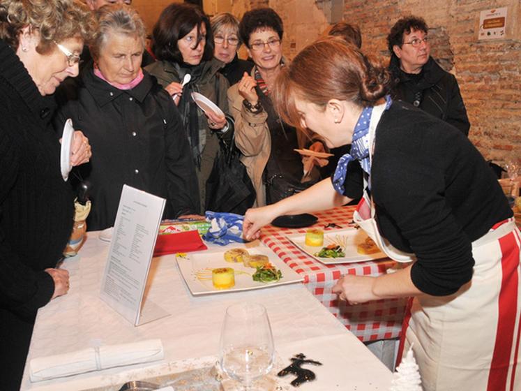 file-Festivolailles marque l'ouverture officielle de la saison des volailles de Noël : parmi les animations, des concours de volailles mais aussi de cuisine (photo ci-dessus). Â© Meyranx