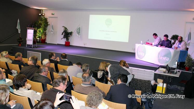 file-Les quatre candidats à la présidence de la future grande région ont décliné leur vision de l’agriculture devant les représentants des 12 FDSEA d’Aquitaine, de Poitou-Charentes et du Limousin.