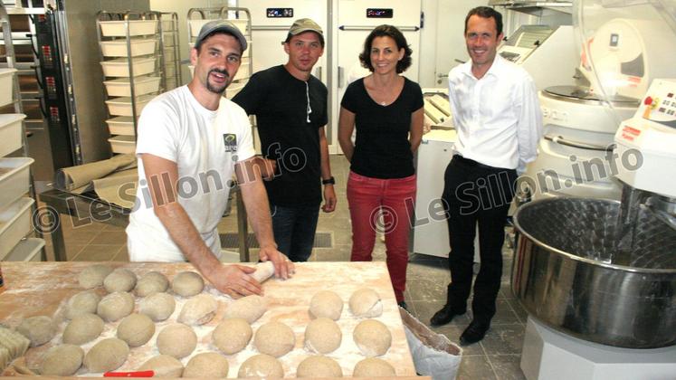 file-La marque de boulangerie franchisée Ange adhère à la démarche Agri-éthique. Franck Sarrau (au premier plan) a ainsi accepté d’être le dernier jalon d’un dispositif que l’on pourrait qualifier d’équitable.