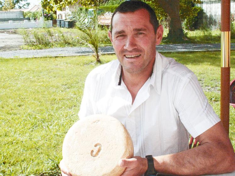 file-Stéphane Chétrit, président de la foire au fromage de Laruns et éleveur d'ovins lait dans la vallée d'Ossau, estime que « la transhumance est un excellent moyen de réussite pour un jeune qui démarre » Â© Philippe Delvallée Le Sillon