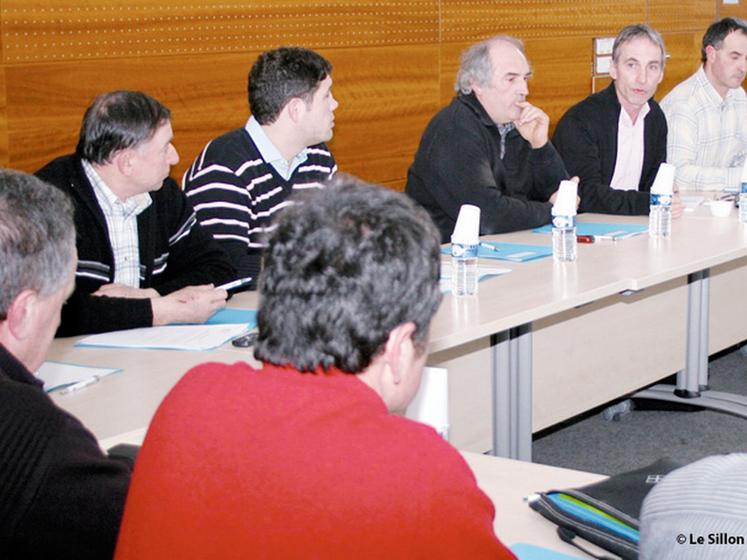 file-En présence de Thierry Roquefeuil, président de la FNPL, les membres de la fédération régionale ont renouvelé leurs revendications pour un indicateur de prix. Â© Le Sillon