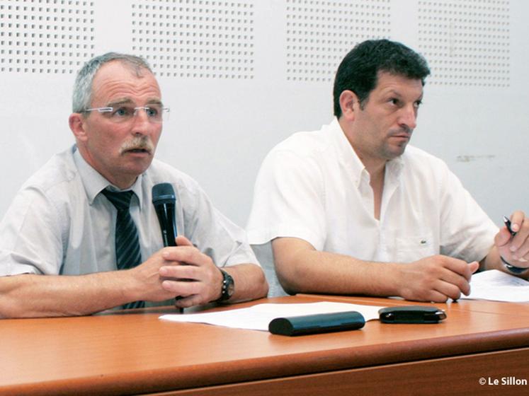 file-Les professionnels agricole, à  l'image de Dominique Graciet, président de la Chambre d'Agriculture d'Aquitaine et Jean Michel Anxolabéhère, président de la chambre d'agriculture des Pyrénées-Atlantiques, veulent remettre l'élevag