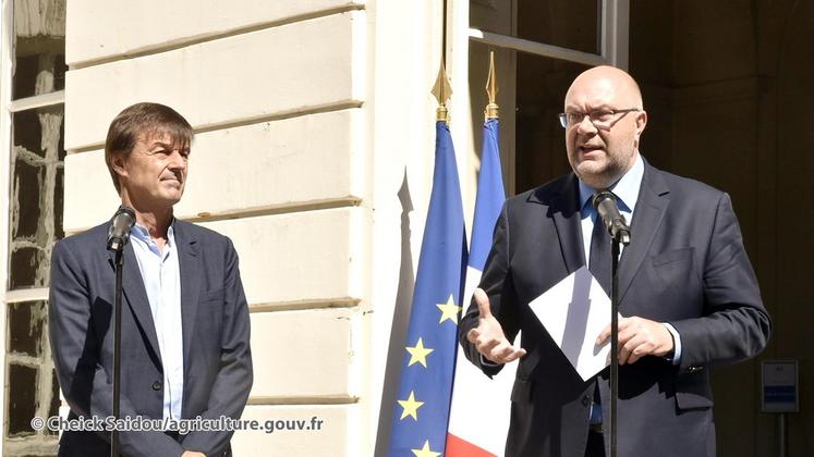 file-Nicolas Hulot, ministre d’État, ministre de la Transition écologique et solidaire et Stéphane Travert lors de la réunion sur le plan de sortie du glyphosate.