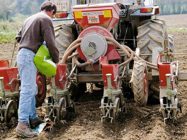 file-La suspension des néonicotinoides suscite l'indignation des producteurs : Orama estime que cette interdiction ne repose pas sur des démonstrations. Elle ne résoudra pas le problème de la mortalité des abeilles car les causes sont multifactorielles. Â
