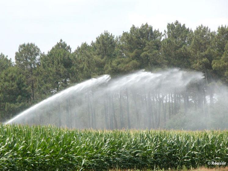 file-Les organisations professionnelles agricoles sont très critiques face au plan de gestion de l'eau présenté par le gouvernement le 16 novembre 2011. Â© Réussir