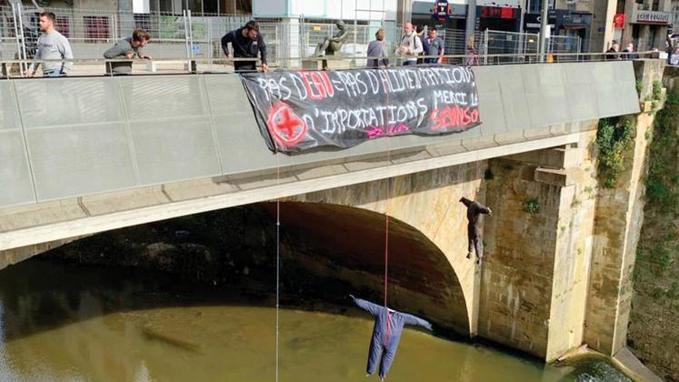 file-Depuis la décision de justice le syndicat JA des Landes a entamé une série d’actions comme ici à Mont-de-Marsan.