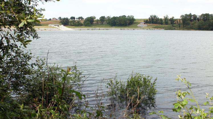 file-La Lac du Gabas est la dernière retenue réalisée dans le Sud-Ouest en 2005. Il permet le stockage de 20 millions de mètres cubes d’eau, dont 10 millions sont utilisés par l’agriculture.