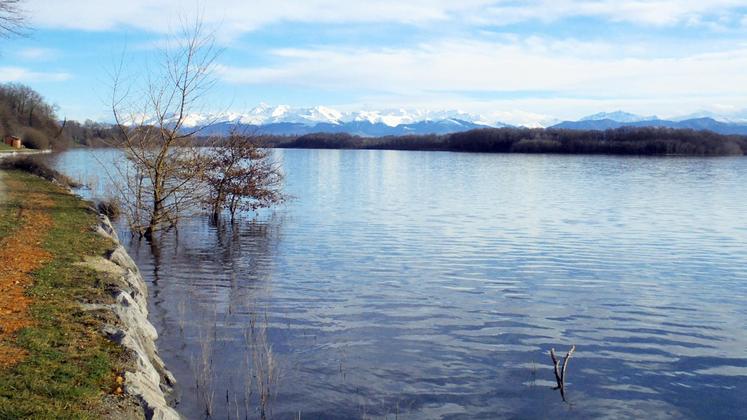 file-Avec ses 200 hectares et ses 20 millions de mètres cubes, le barrage d’Eslourenties constitue la pièce maîtresse de la réalimentation de l’Adour.