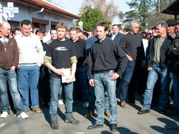 file-Quelque 300 producteurs de lait de brebis ont répondu à  l'appel de leurs responsables syndicaux (dont Alain Cornu pour la FDSEA, pour s'inviter à  la réunion du comité directeur de l'interprofession le 9 février à  Saint-Palais Â© Le Sillo