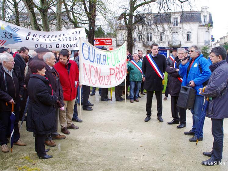 file-250 personnes ont répondu à  l'appel du comité de soutien, avec l'appui de la FRSEA et des FDSEA d'Aquitaine, et sont venues  témoigner leur solidarité à  Daniel Amblevert. Â© Le Sillon