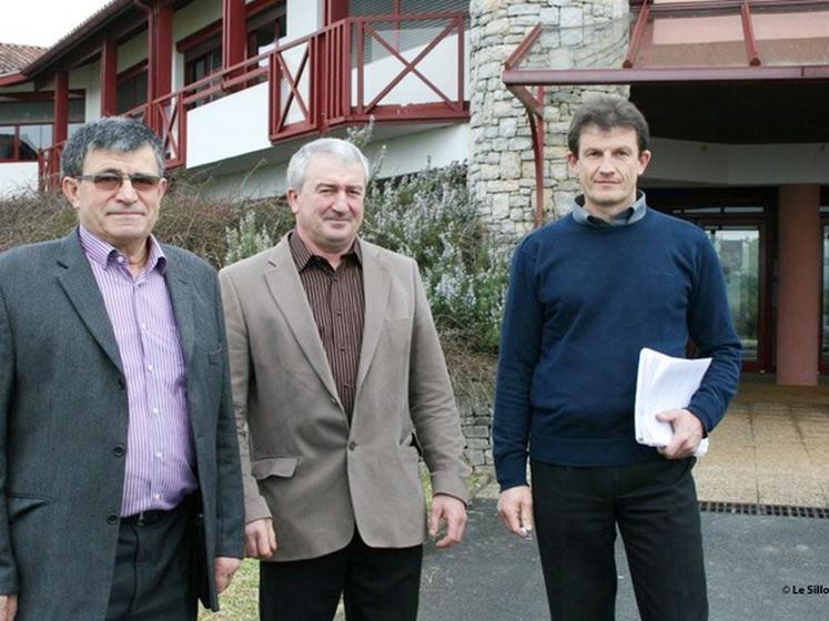 file-Entre Roger Ayçaguer et Guy Damon, le président Jean-Claude Massondo (au centre) a insisté sur  l'extrême réactivité dont doit faire preuve la filière pour s'adapter aux variations de  l'offre contractuelle et aux aléas climatiques ou des m