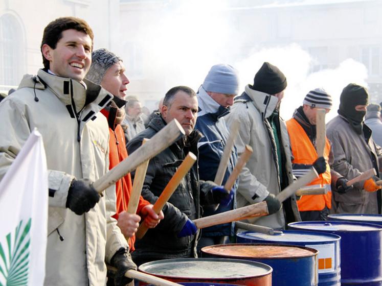 file-Comme à  Chàlons-en-Champagne, dans la Marne, plusieurs milliers d'agriculteurs se sont mobilisés pour dénoncer l'empilement des contraintes environnementales.