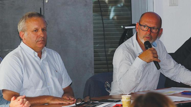 file-Pierre Harambat, président du Consortium du Jambon de Bayonne (au micro), et Pierre Moureu, le vice-président, ont présenté le bilan de l’année 2021 pour la filière.