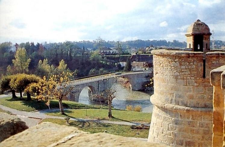 file-Les organisateurs croisent les doigts pour que le temps soit clément et incite les visiteurs à venir déambuler dans les rues de la cité béarnaise qui figure désormais dans la liste des plus beaux villages de France.