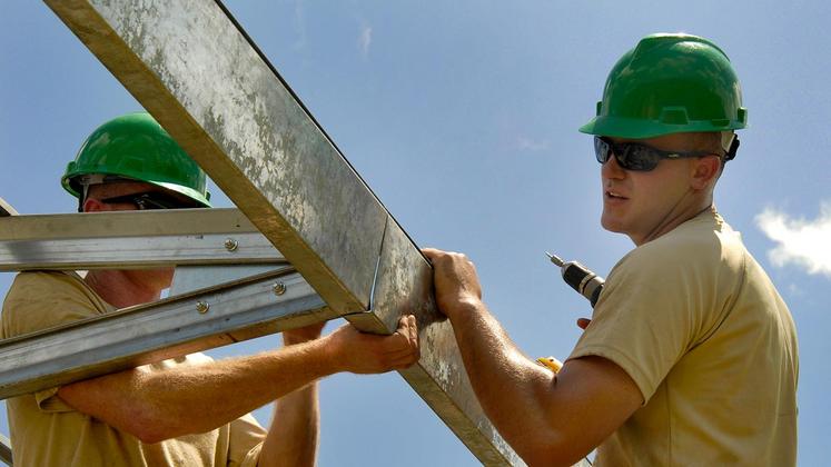 file-Parmi les secteurs économiques les plus touchés, la construction.