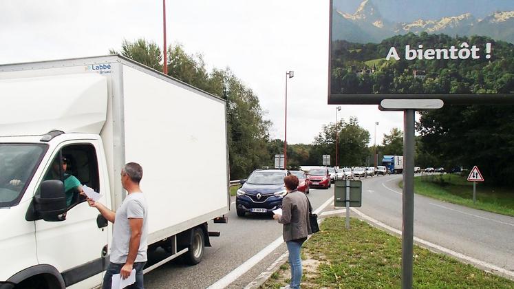 file-Sortie de l’A64 à Pau au compte-gouttes.