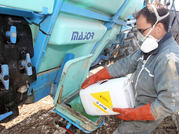 file-64 % des stagiaires ont mis en place au moins une des actions abordées au cours de la formation, qu'il s'agisse du port de gants, d'un masque, du recyclage des emballages, de la mise en place d'un registre de suivi des traitements ou d