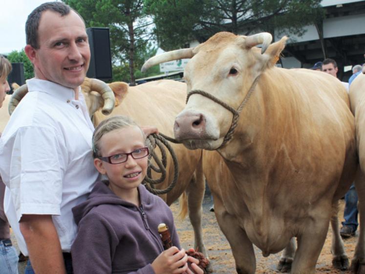 file-Ignorant la fatigue ou la pluie, Marion Planté a soigné, préparé et accompagné « par plaisir » les animaux présentés par son père au concours départemental de l'élevage