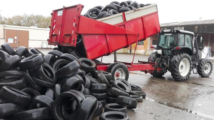 file-Environ 180 agriculteurs landais ont participé à la collecte de pneus organisée début décembre par la chambre d’agriculture.