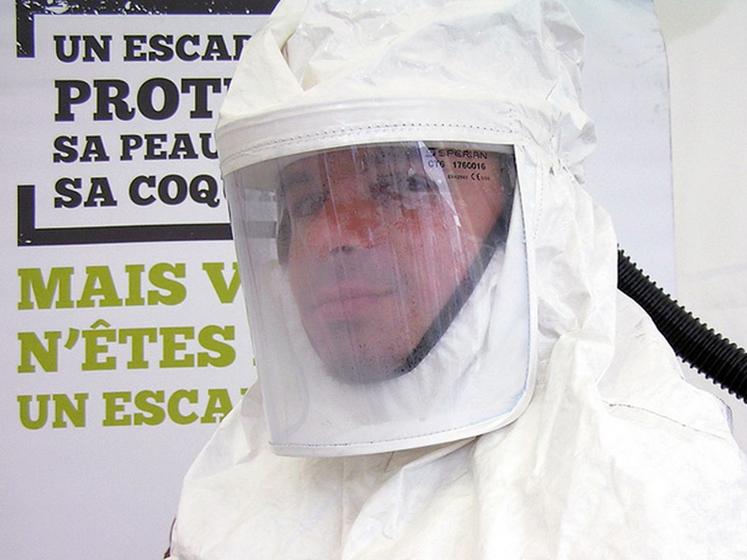 file-Pour éviter de respirer trop de poussières, il est recommandé de travailler sur la ventilation des lieux de travail. On peut aussi porter des équipements spéciaux. © Réussir