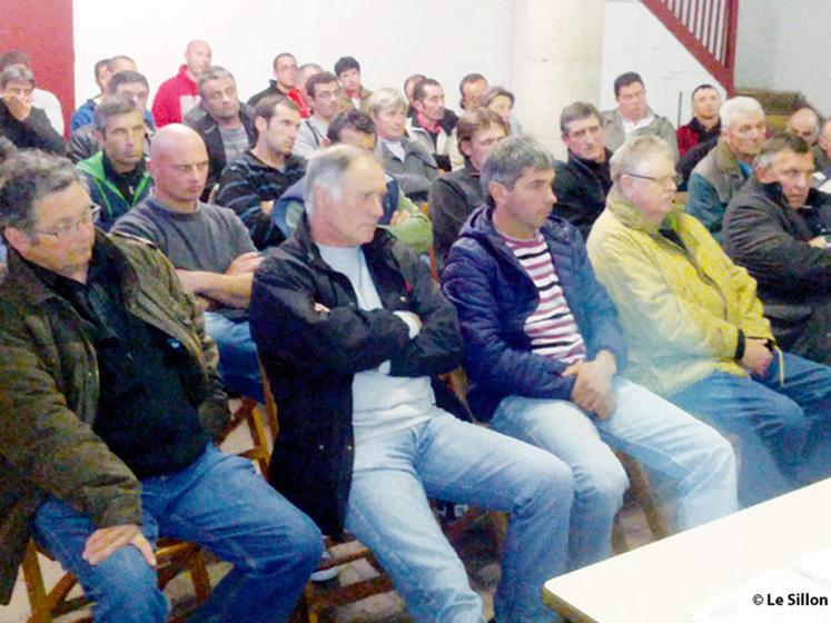 file-Très inquiets quant à  l'avenir de leurs vergers progressivement détruits par les maladies, les kiwiculteurs sont venus nombreux à  la rencontre organisée par les FDSEA et JA des Landes et des Pyrénées-Atlantiques. Â© Le Sillon