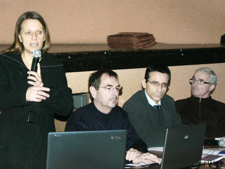file-Isabelle Cantegreil, Daniel Coz, Philippe Lacroix et Jean-Michel Anaclet (de gauche à droite) ont animé les réunions d'information sur la LGV Bordeaux-Espagne. © Le Sillon