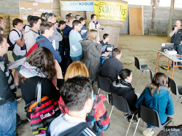 file-Les responsables de la chambre d'agriculture et de Bovins Croissance 64 avaient invité les coopératives d'insémination Sorélis et Gen'Adour à venir présenter leurs services concernant la gestion de la reproduction des troupeaux bovins. ©