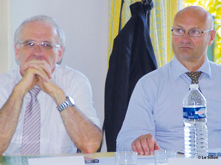 file-Le directeur de la Safer Aquitaine Atlantique, Pierre Pouget (à  gauche), et le président, Francis Massé, ont évoqué les dispositifs mis en place pour favoriser la transmission des exploitations agricoles.