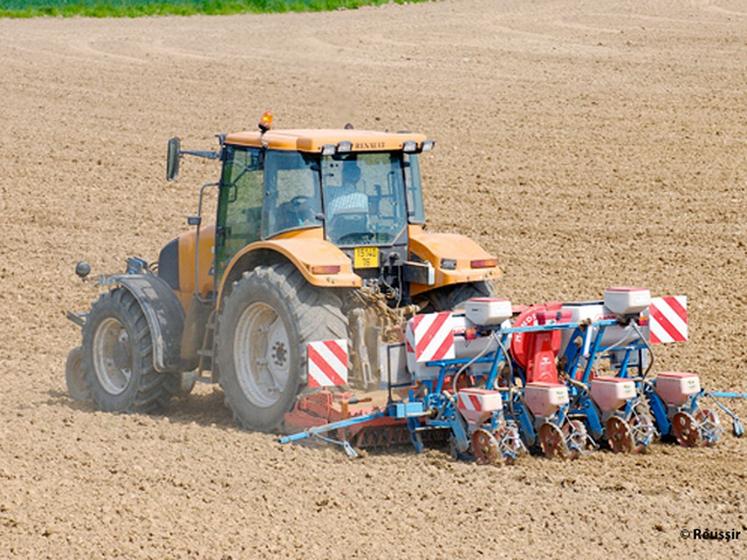 file-Les précipitations du mois de mars n'ont pas favorisé de bonnes conditions pour le démarrage des semis des mais qui doivent se faire sur sol réssuyé et réchauffé et sans risque climatique majeur immédiat. Â© Réussir