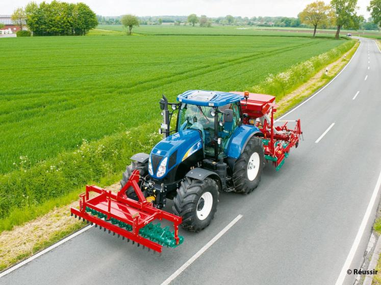 file-Avec les semoirs combinés, il est impératif de bien respecter le PTAC sur la route, notamment avec la trémie pleine sur les combinés portés. Â© Réussir