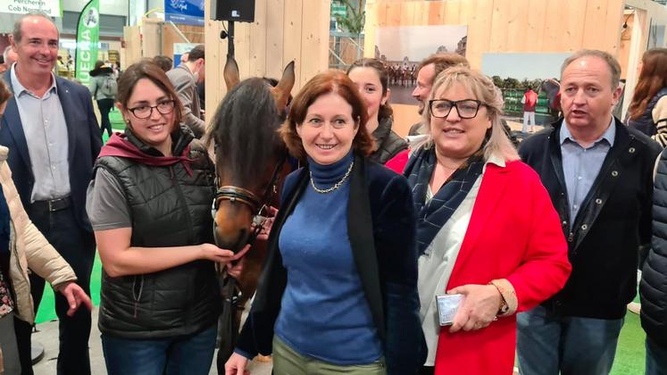 file-Lors de la traditionnelle journée du département, une délégation d’élus et de représentants professionnels, accompagnée de la nouvelle préfète, Françoise Tahéri, s’est rendue à la rencontre des représentants landais sur place.