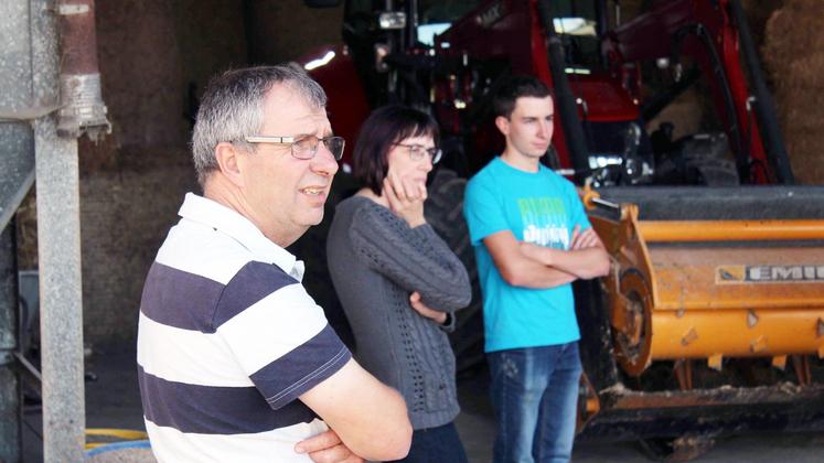 file-La famille Candau exploite 81 hectares et élève un cheptel de 40 vaches de race Prim’Holstein et 24 génisses. Après s’être longuement concertés, ils vont franchir le cap et se lancer dans l’agriculture biologique.