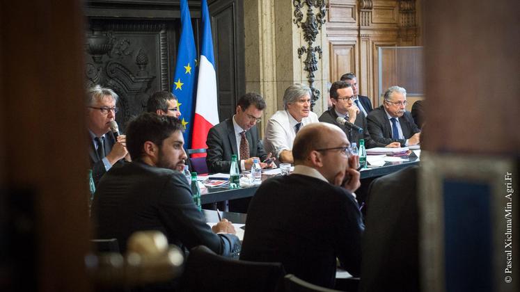 file-Stéphane Le Foll a participé au comité de suivi de la filière viande bovine qui s'est tenue le 27 octobre à Paris, au ministère de l’Agriculture. © Pascal Xicluna/Min.Agri.Fr