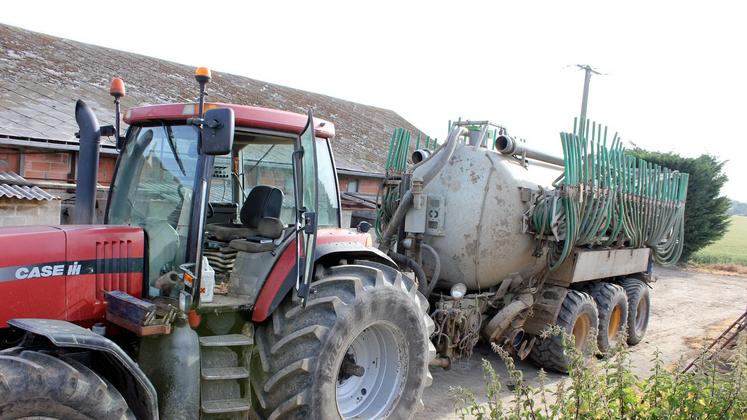 file-Compte tenu de la difficile mise en œuvre des opérations d’assainissement ou de déplacement des lisiers, la vidange des fosses et l’épandage, d’ici le 16mai, apparaissentclairement comme la solution à privilégier.