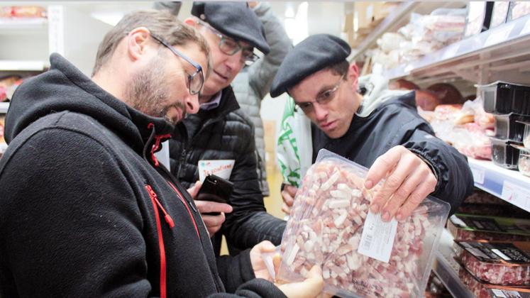 file-Dans les rayonnages des grandes surfaces qui alimentent notamment la restauration hors domicile, les éleveurs ont pu constater que la viande d’origine étrangère était majoritaire.