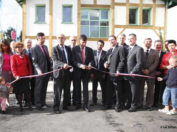 file-De nombreuses personnalités étaient présentes à  l'inauguration de la Maison des Vignerons landais. Un site agrandi, plus fonctionnel, plus rationnel et répondant aux exigences du développement durable, tout en assurant plus de qualité des produits. 