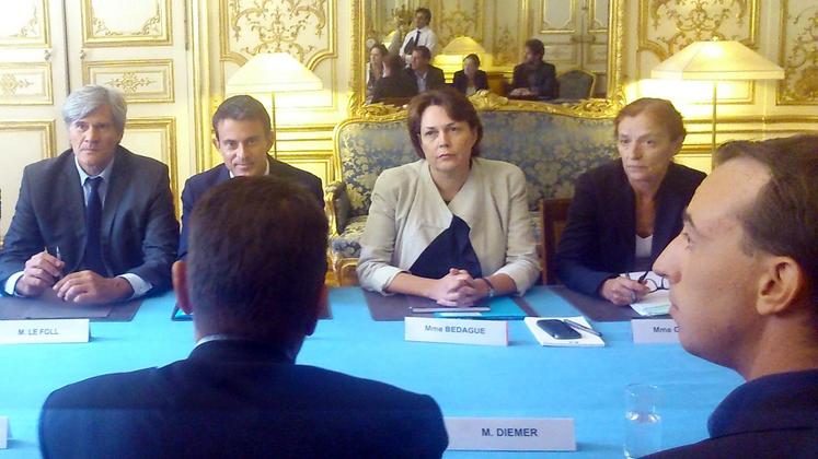 file-Le 2 septembre, à l’issue de la rencontre avec Xavier Beulin (FNSEA) et Thomas Diemer (JA), Manuel Valls a annoncé un nouveau train de mesures.
