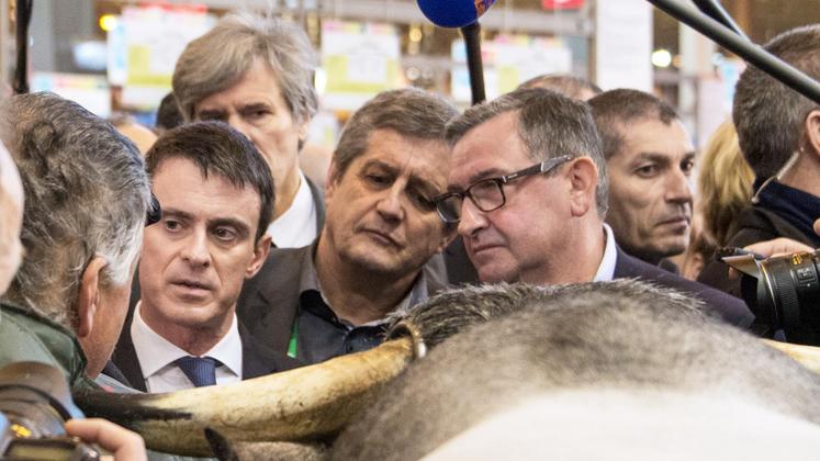 file-Au cours de sa visite du SIA, Manuel Valls a voulu faire passer aux agriculteurs «un message de solidarité».